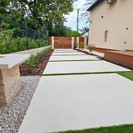 Semesterbostad Kenesea