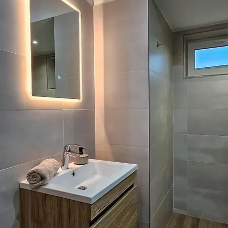 Semesterbostad Kenesea *